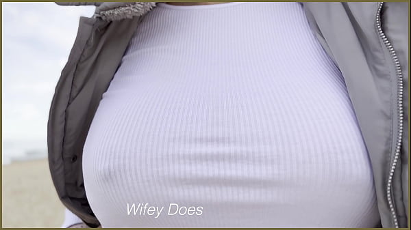 Braless wife walks on the public beach – Free HD MILF Porn