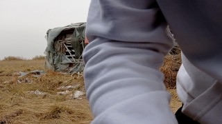 Дрочка и минет в заброшке у оживленной трассы – Free HD MILF Porn